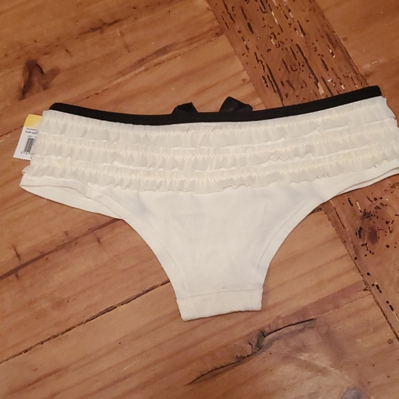 Cute "Tuxedo" Ivory Side Ruffle Panty. - Picture 2 of 4